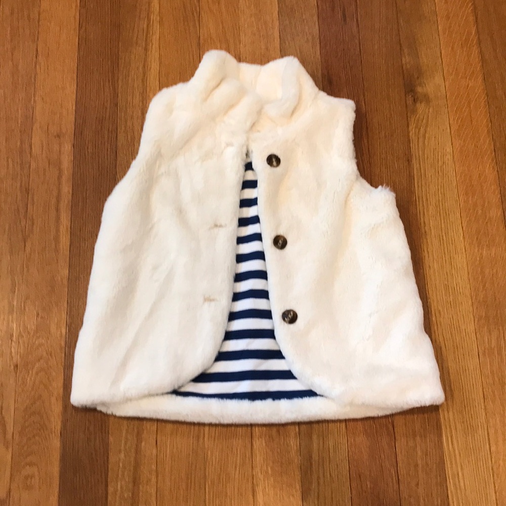 Hanna Andersson faux fur vest. Size 5 (110 cm).